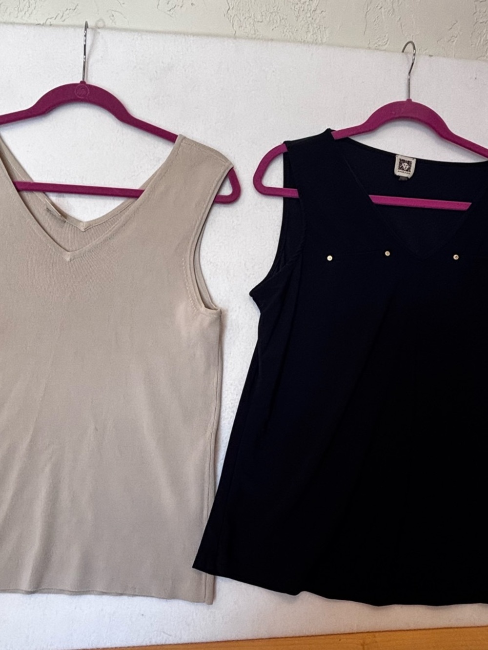 Bundle 2 Tops L Coastal Quiet Luxury Navy Studded Tan‎ Knit V-Neck